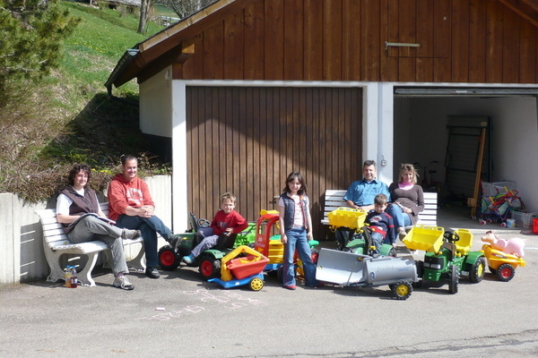 Spielgarage mit Fahrzeugen