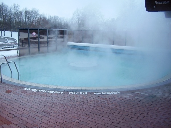 Hallenbad Bhl - Warmbecken Bildnachweis: Mit freundlicher Genehmigung der Bhler Sportsttten GmbH