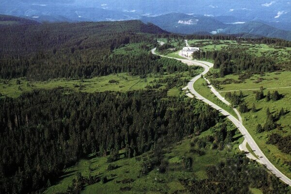 Hochstrae Luftbild; Copyright: Mit freundlicher Genehmigung von www.schwarzwaldhochstrasse.de