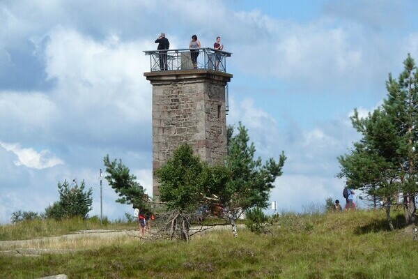 Bismarckturm Hornisgrinde Copyright: (© Tourist-Information Seebach) Bismarckturm Hornisgrinde Copyright: (© Tourist-Information Seebach)